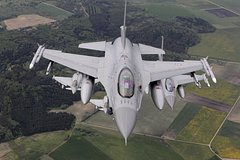 Подробнее о статье Истребители F-16 назвали легкой мишенью для России
