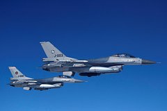 Подробнее о статье Названы возможные сроки начала боевых полетов ВСУ на F-16