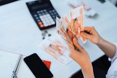 Подробнее о статье Россиянам рассказали о способе копить деньги при маленькой зарплате